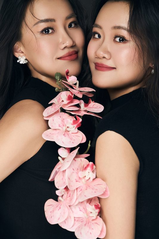 Press photo: the duo with pink orchids